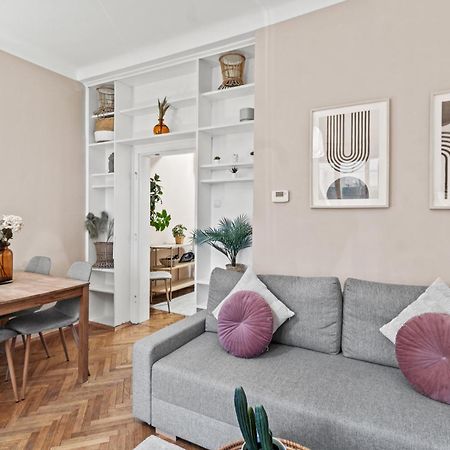 Modern Apartment, 3 Min To "U3 Neubaugasse" Vienne Extérieur photo