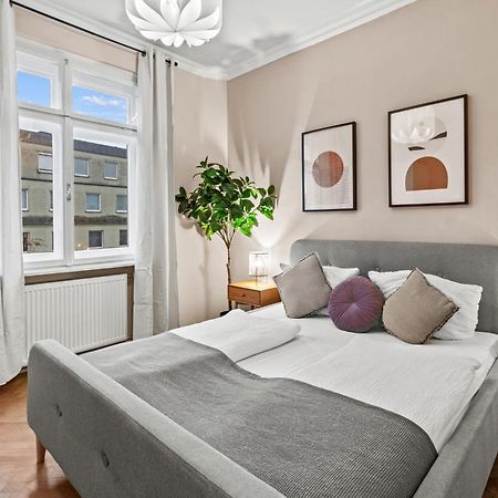 Modern Apartment, 3 Min To "U3 Neubaugasse" Vienne Extérieur photo