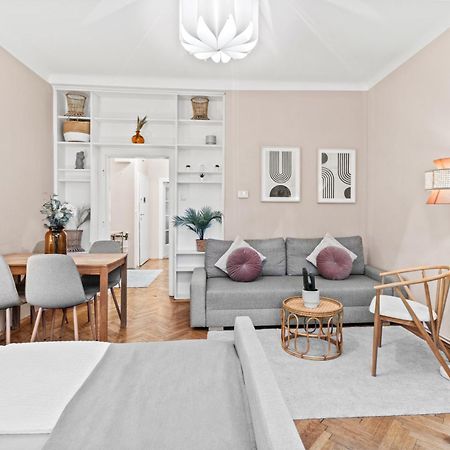 Modern Apartment, 3 Min To "U3 Neubaugasse" Vienne Extérieur photo