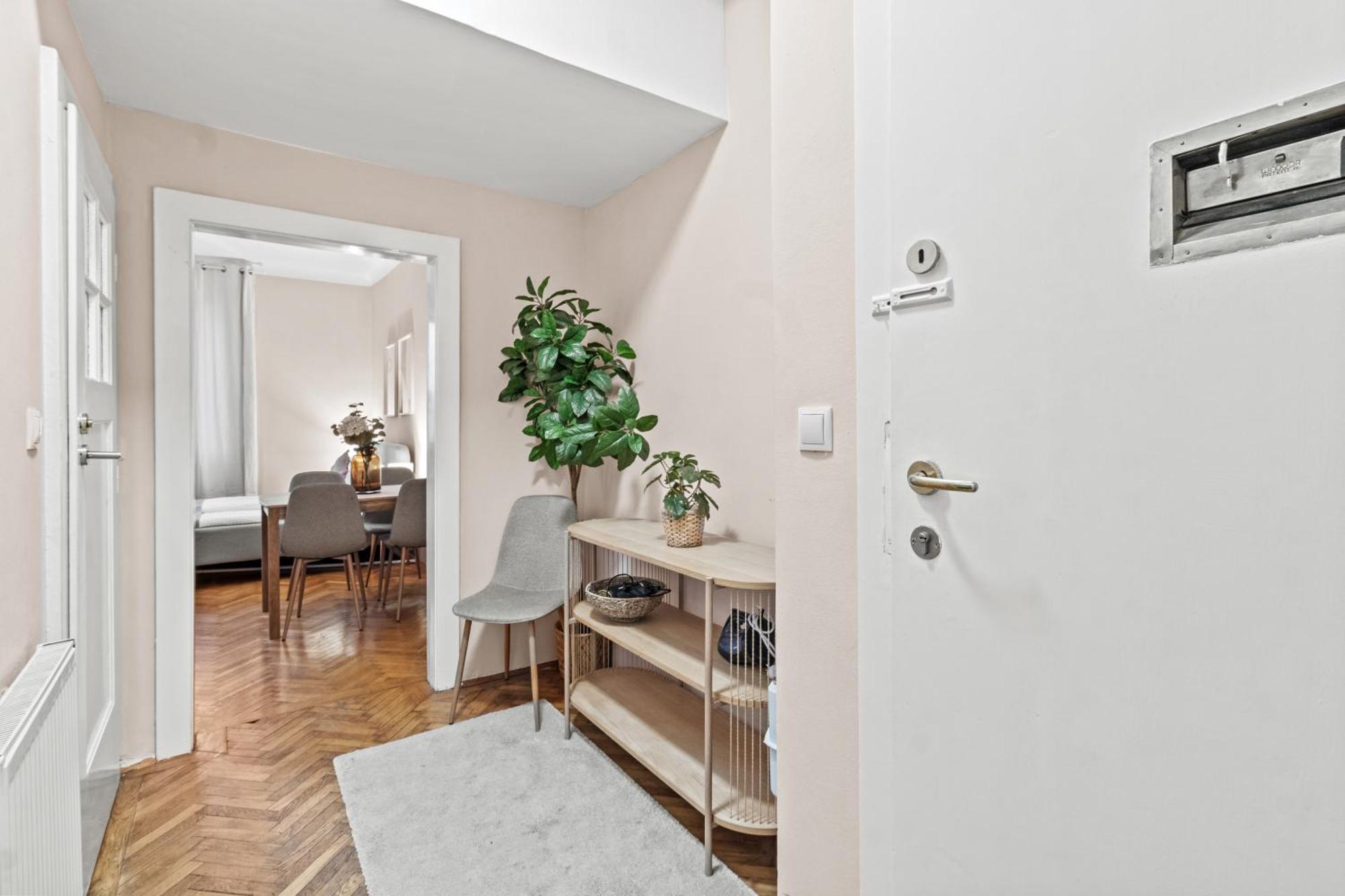 Modern Apartment, 3 Min To "U3 Neubaugasse" Vienne Extérieur photo